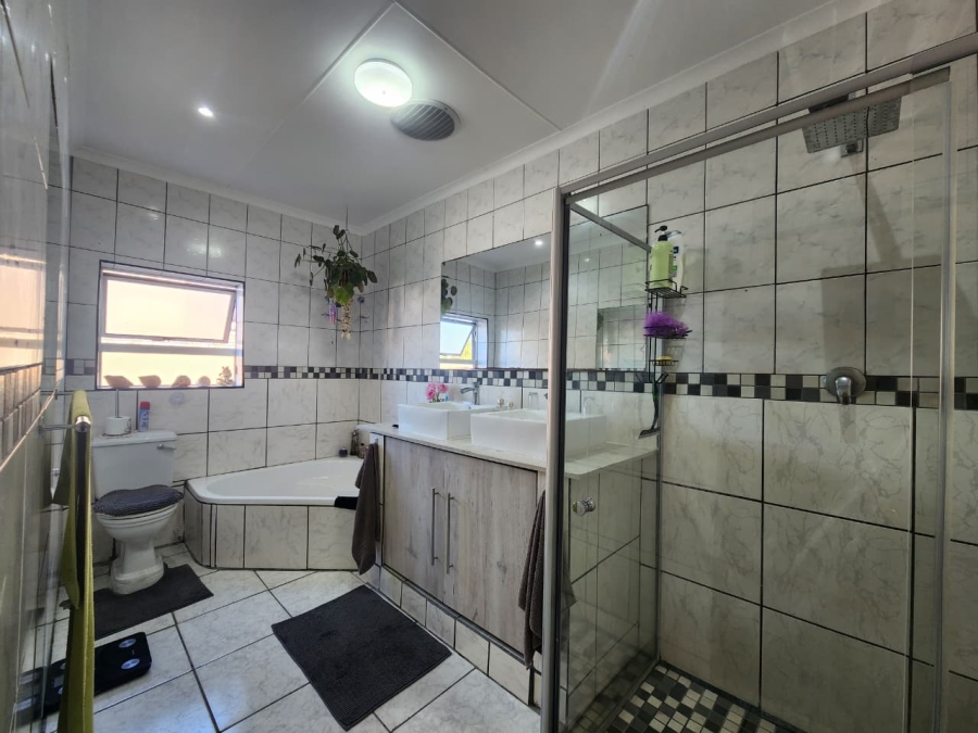 4 Bedroom Property for Sale in Rooi Rivier Rif Western Cape